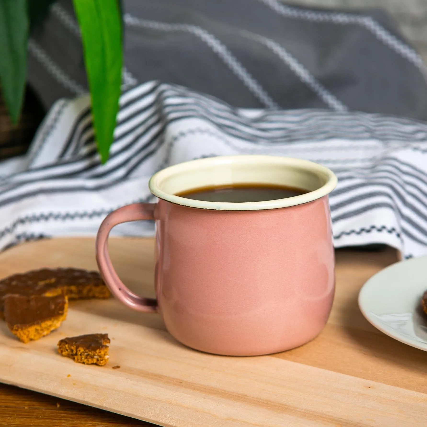 Coloured Enamel Belly Mug - Pink/White