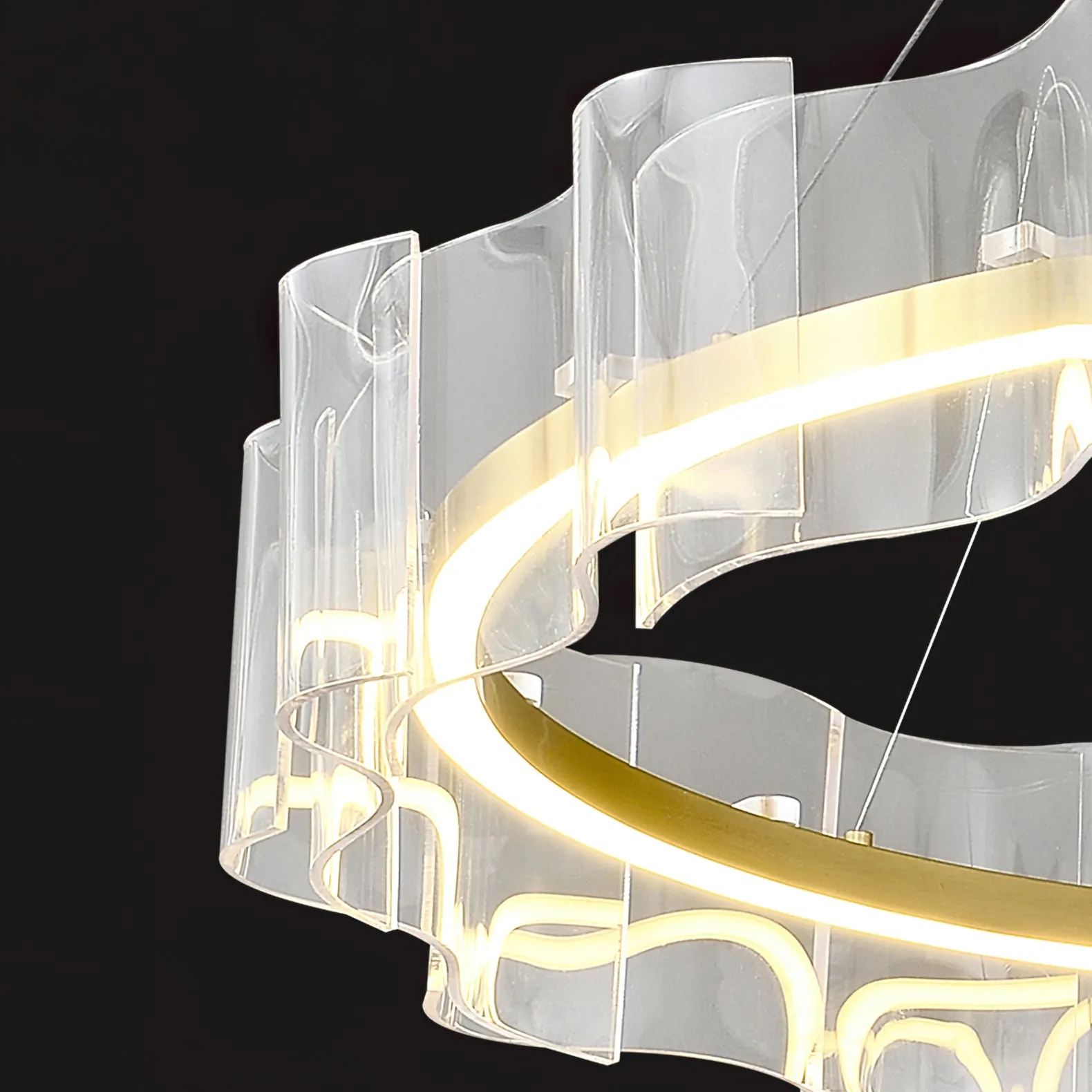 Evette Chandelier