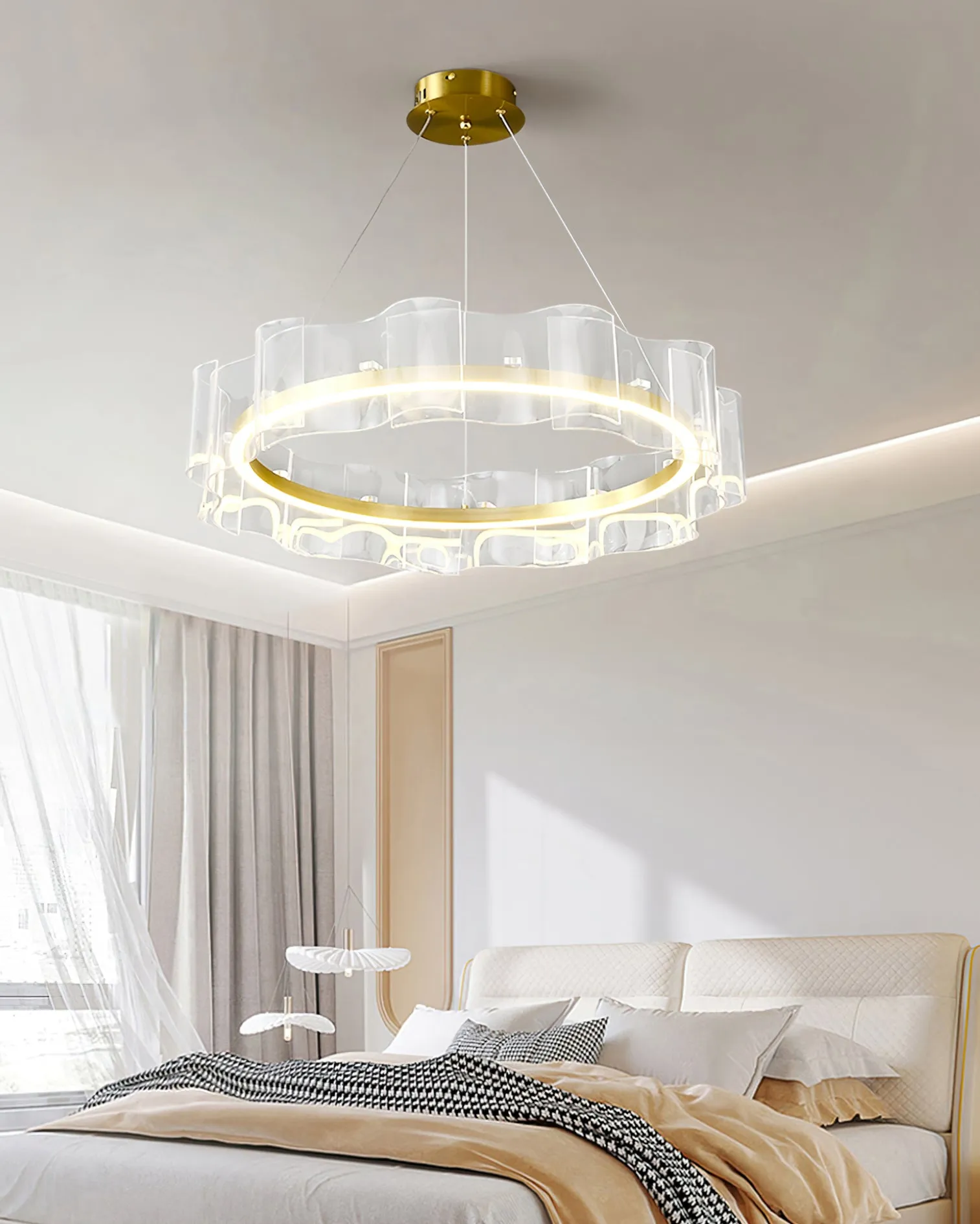 Evette Chandelier