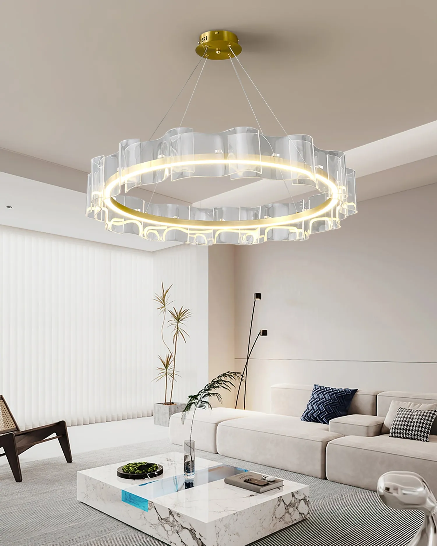 Evette Chandelier